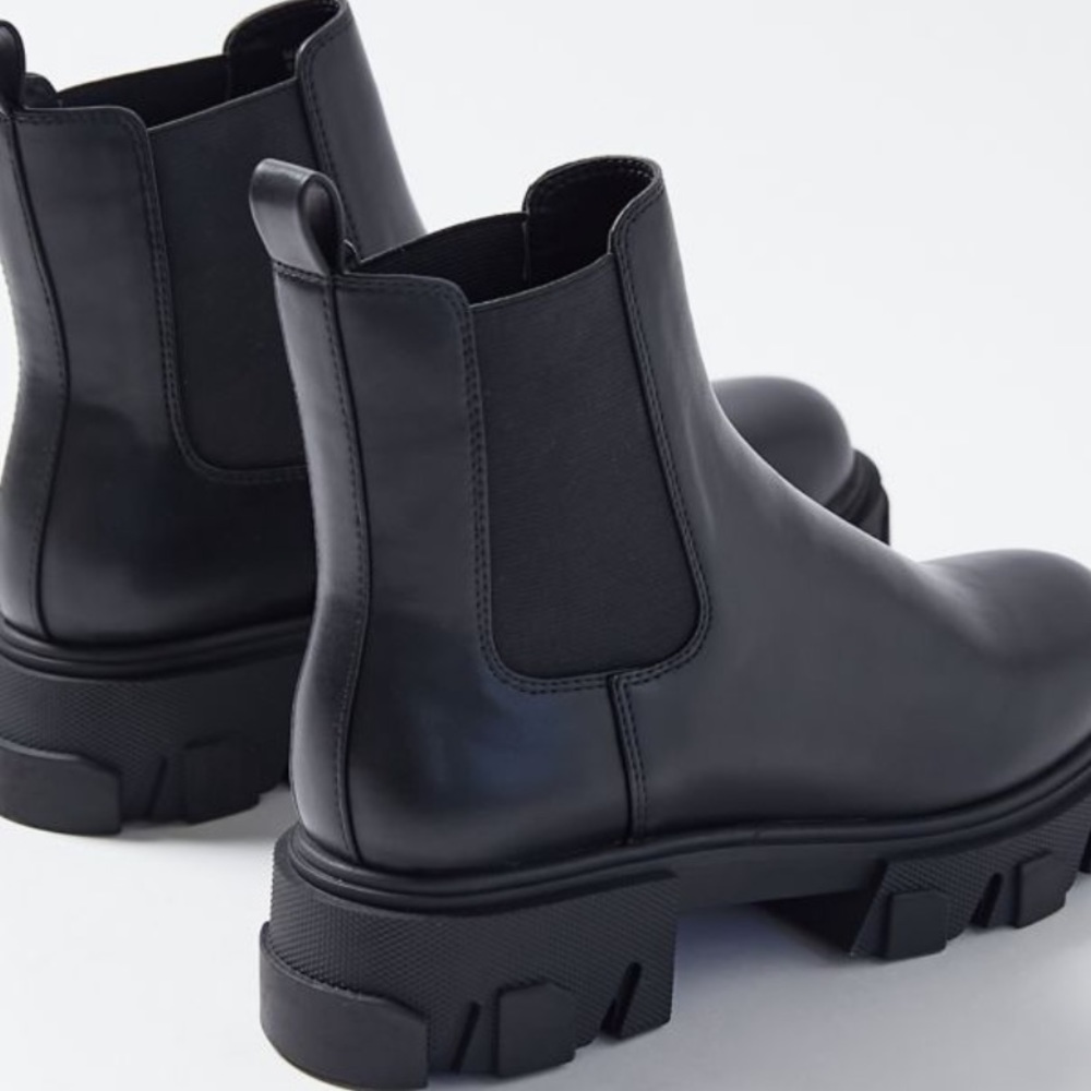 New UO Mira Chunky Chelsea Boot